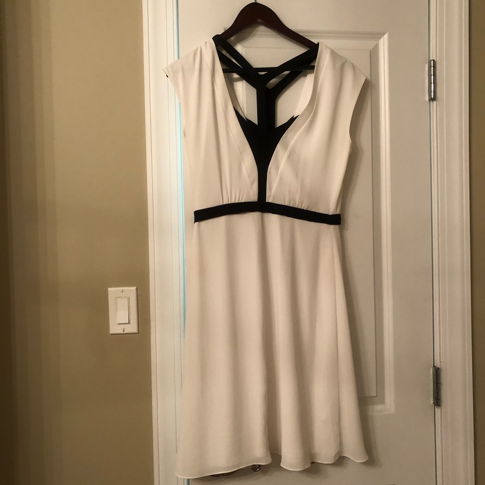 White BCBGMaxAzria knee dress,black Y strap detail